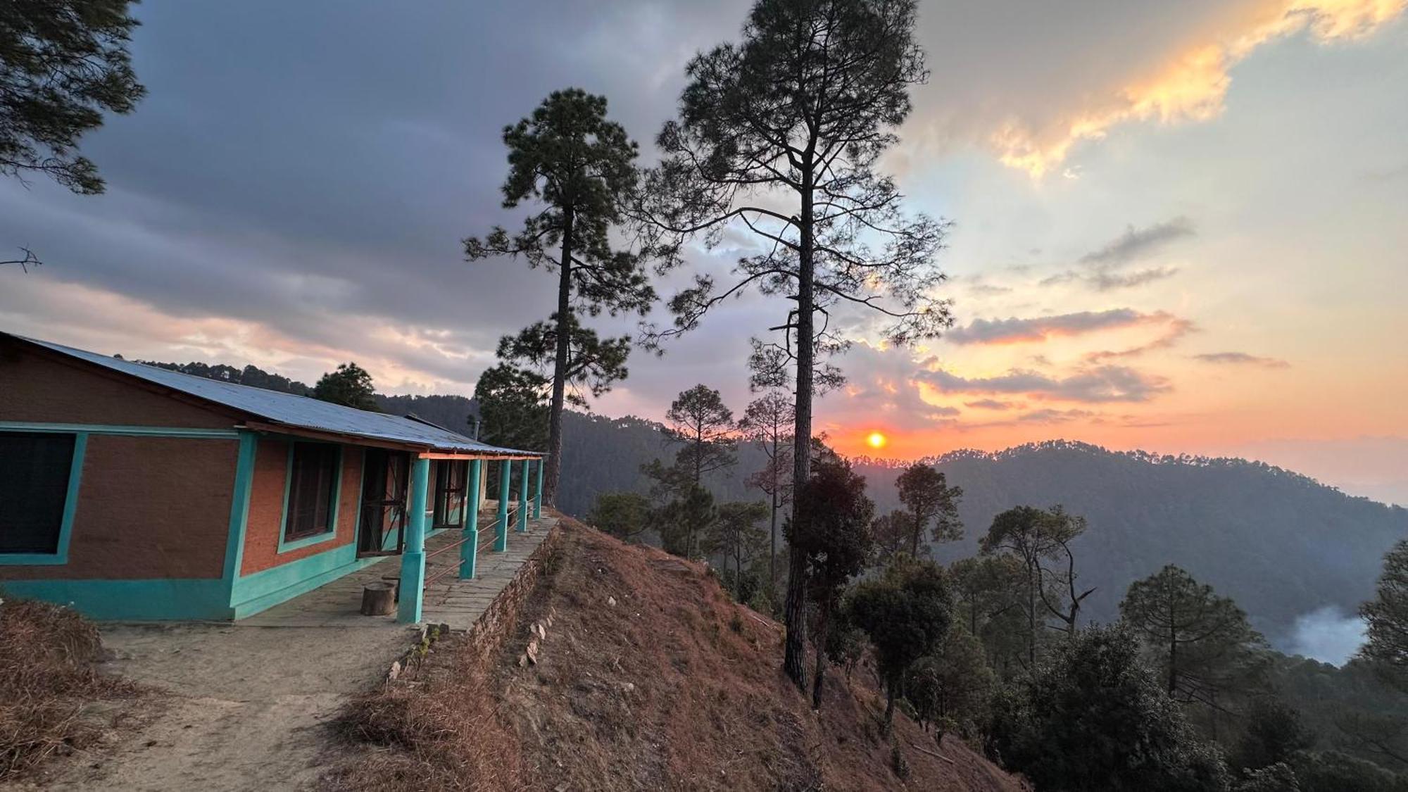 Joshi Cottage Binsar Esterno foto